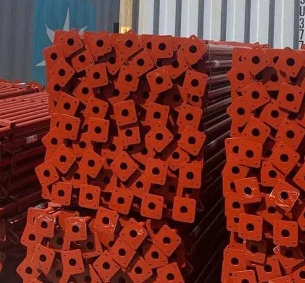 Étais métalliques peints en orange
